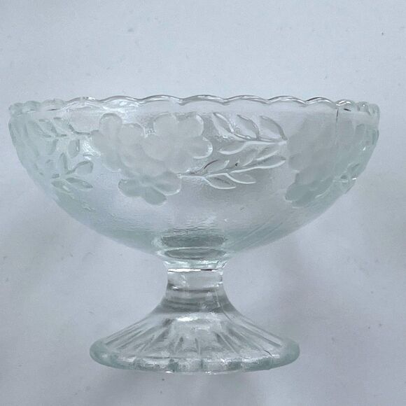 Vintage Dessert Footed Pressed Glass Bowls • Raised Frosted Daisy Pattern • (2) - Picture 5 of 10